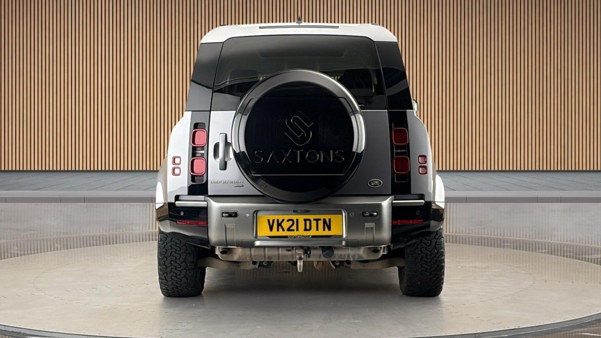 Land Rover Defender 110 Image 4
