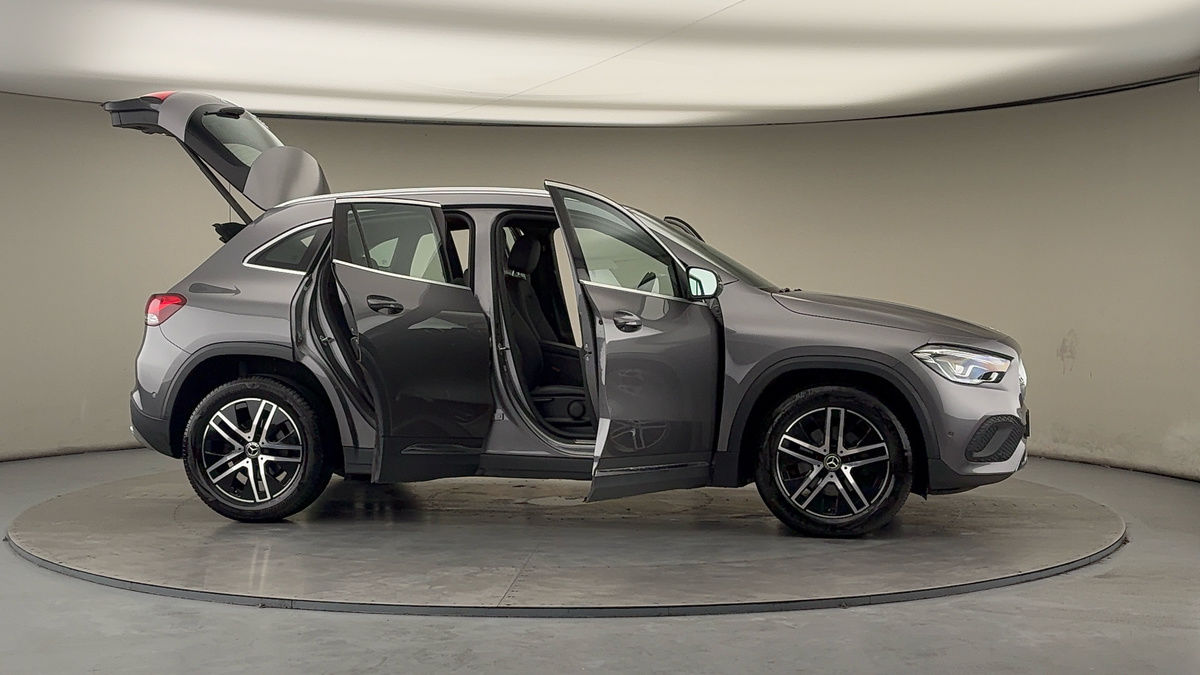 More views of Mercedes-Benz GLA