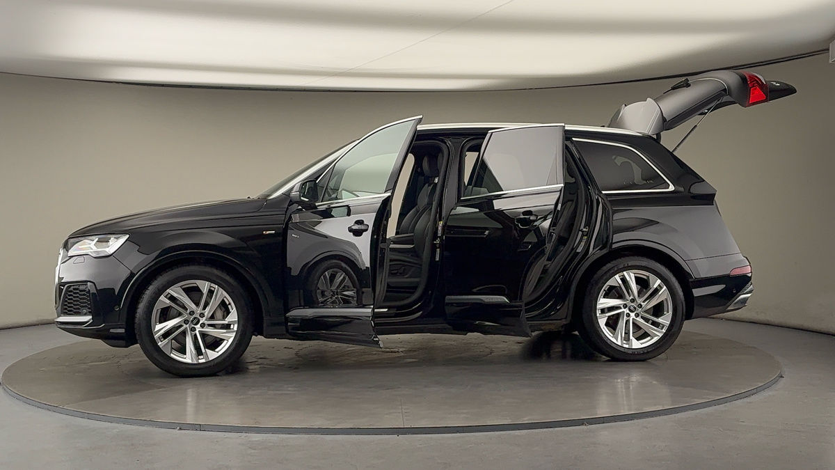 More views of Audi Q7