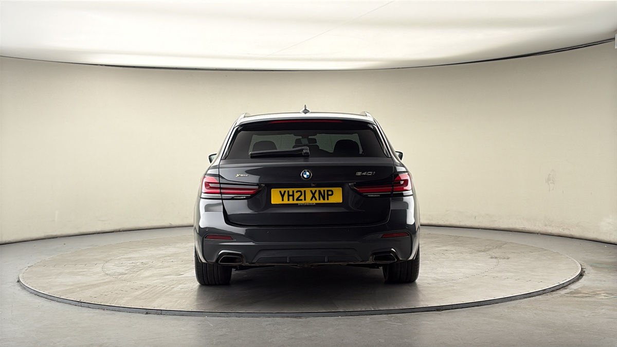 BMW 5 Series Image 4