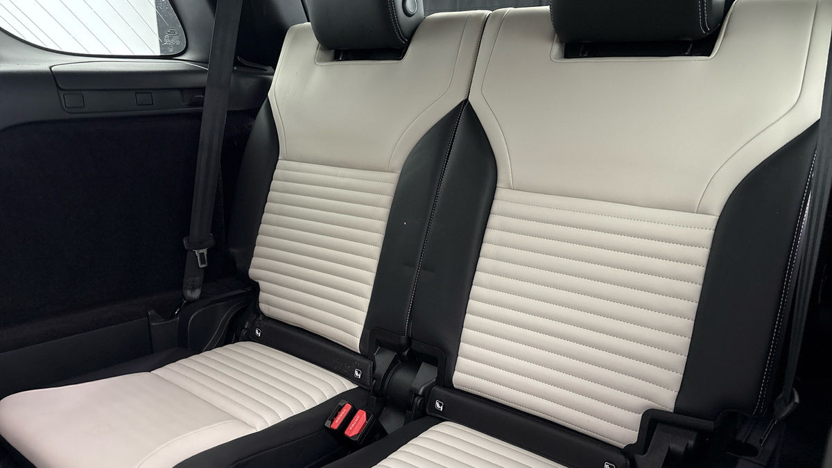 Land Rover Discovery Image 25