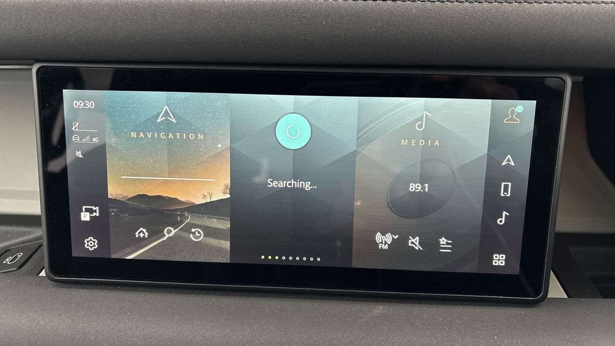 Land Rover Defender 110 Image 17