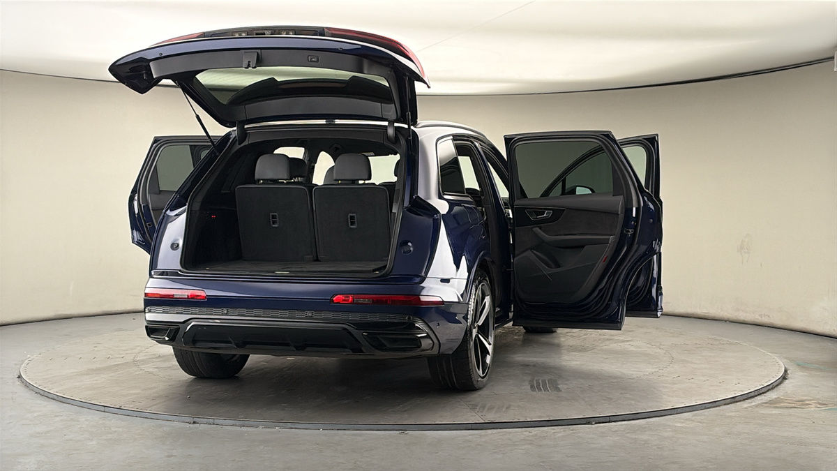 More views of Audi Q7