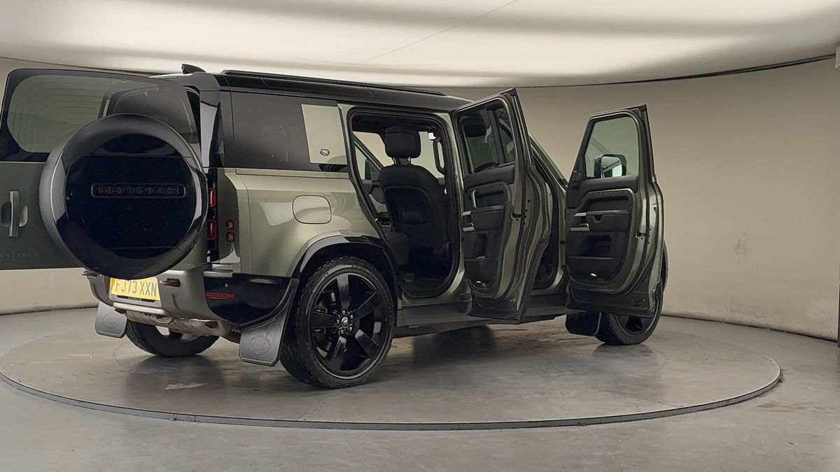 More views of Land Rover Defender 110