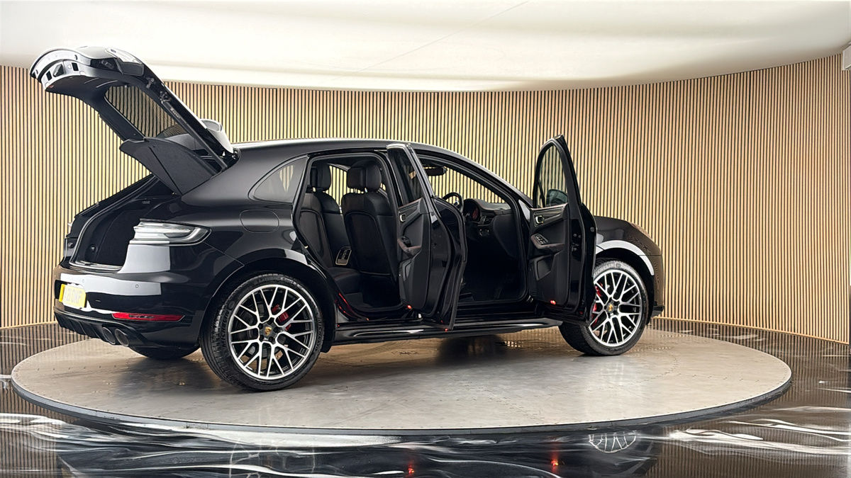 More views of Porsche Macan