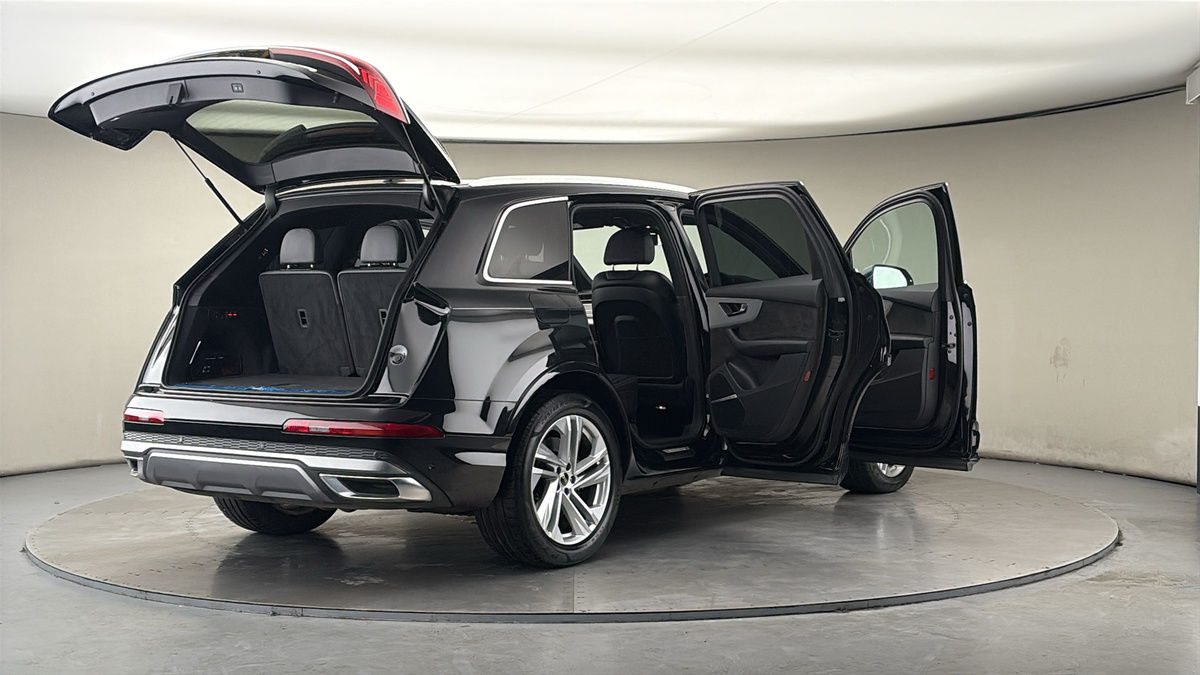 More views of Audi Q7