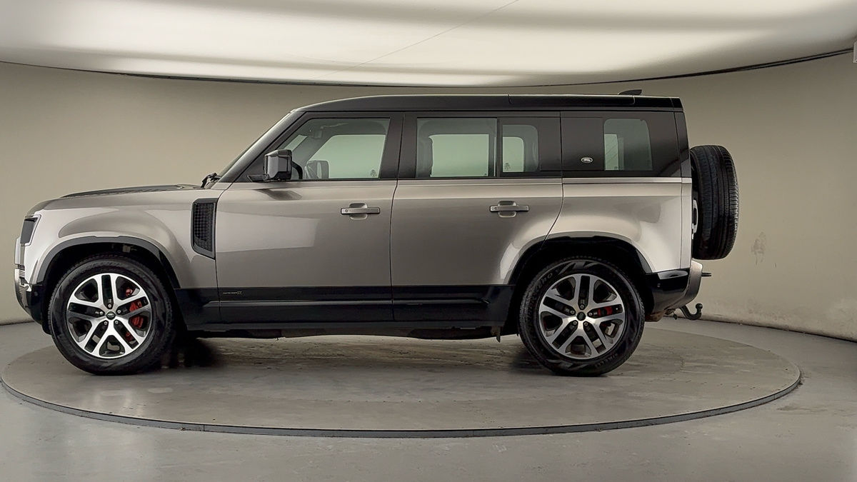 Land Rover Defender 110 Image 15