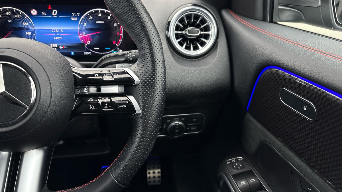 Mercedes-Benz GLB Image 14