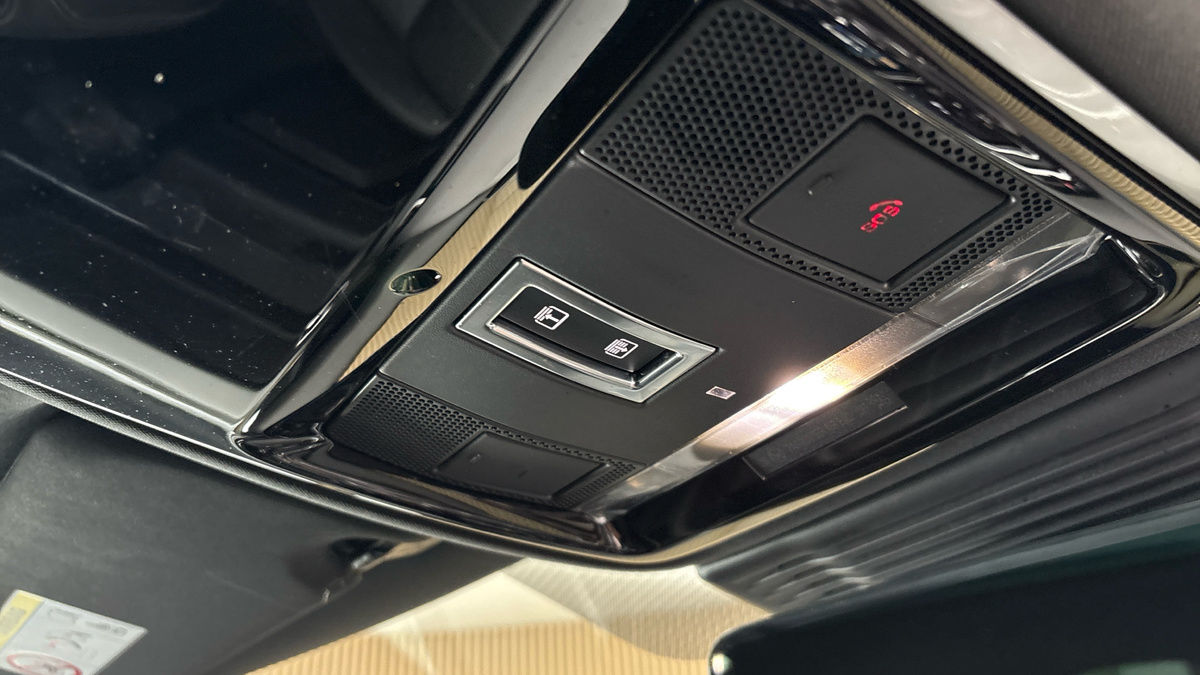Land Rover Range Rover Velar Image 34