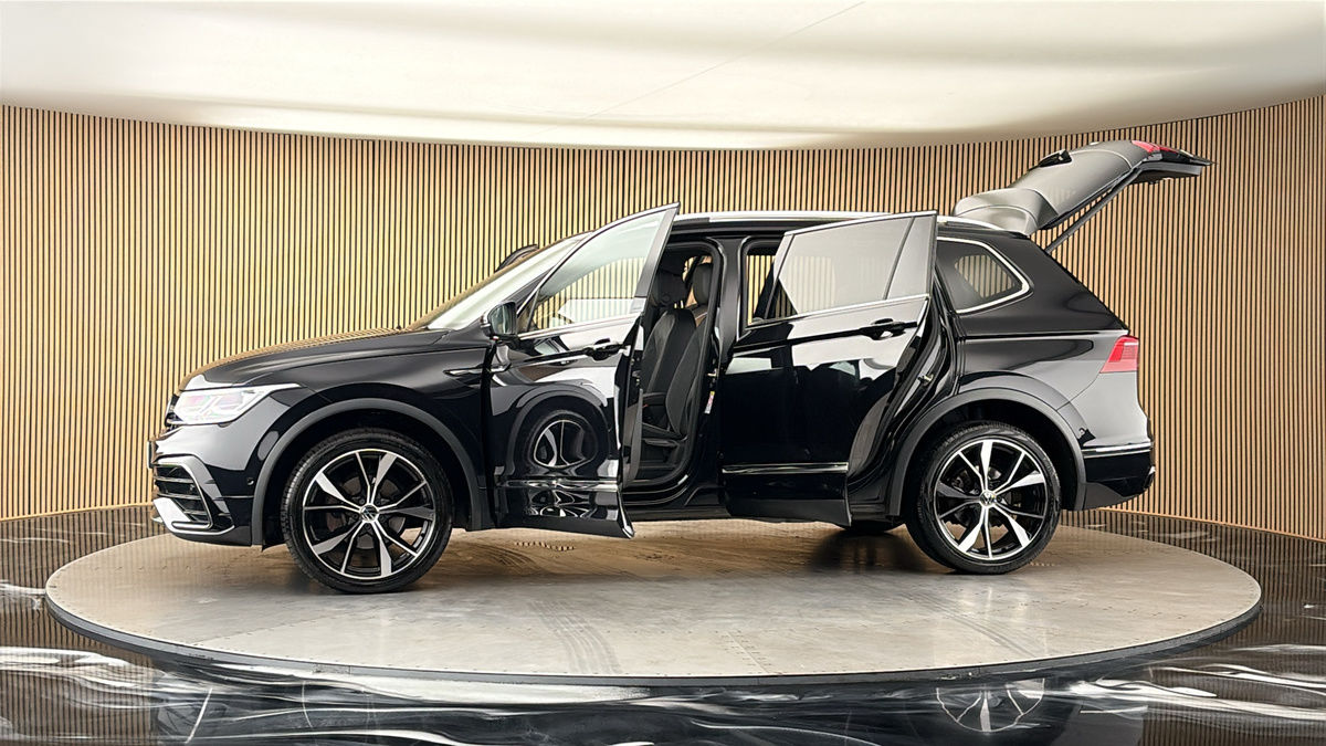More views of Volkswagen Tiguan Allspace