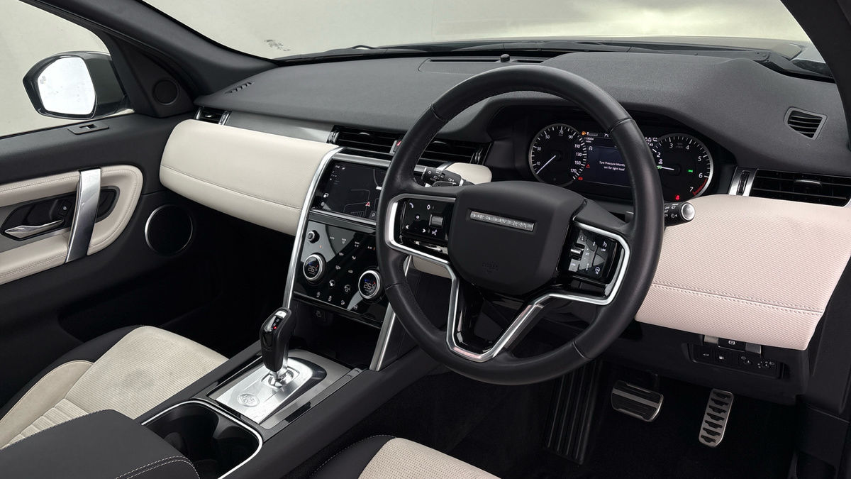 Land Rover Discovery Sport Image 5