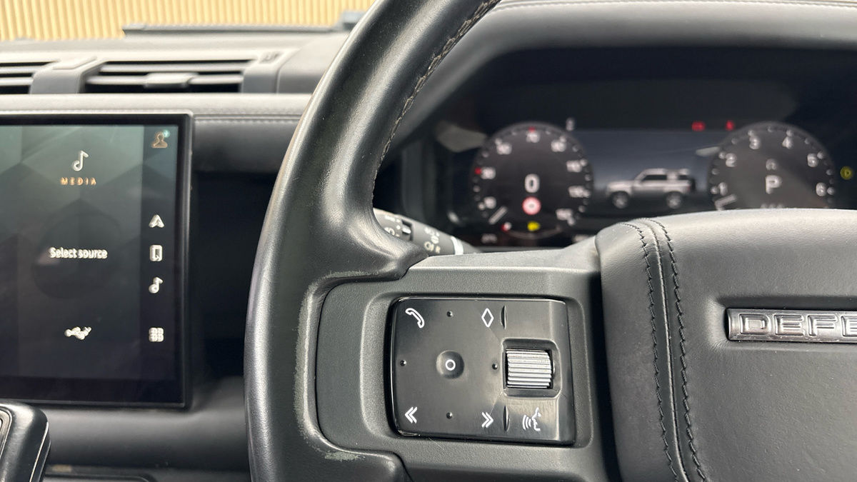 Land Rover Defender 90 Image 13