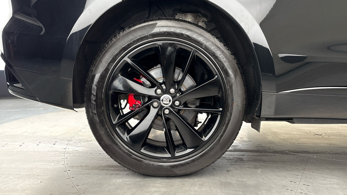 Jaguar F-PACE Image 10