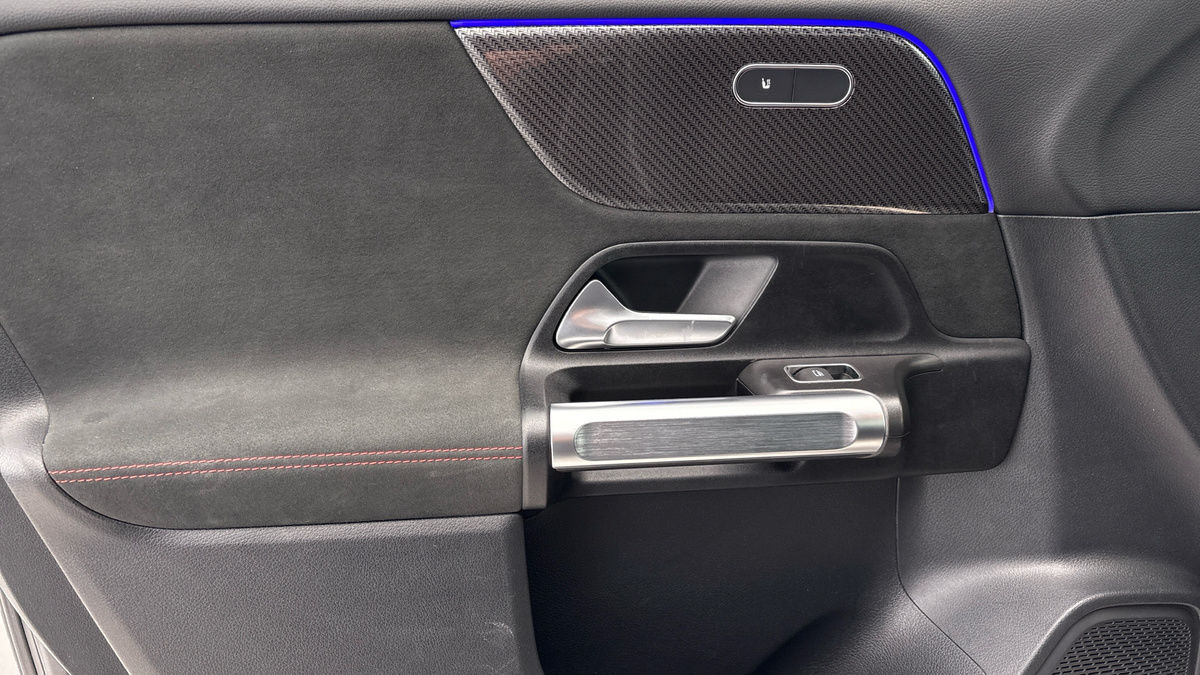 Mercedes-Benz GLB Image 19