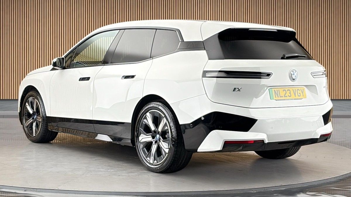 BMW iX Image 2