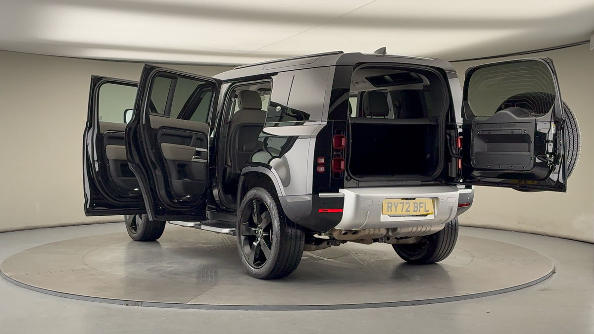 Land Rover Defender 110 Image 23