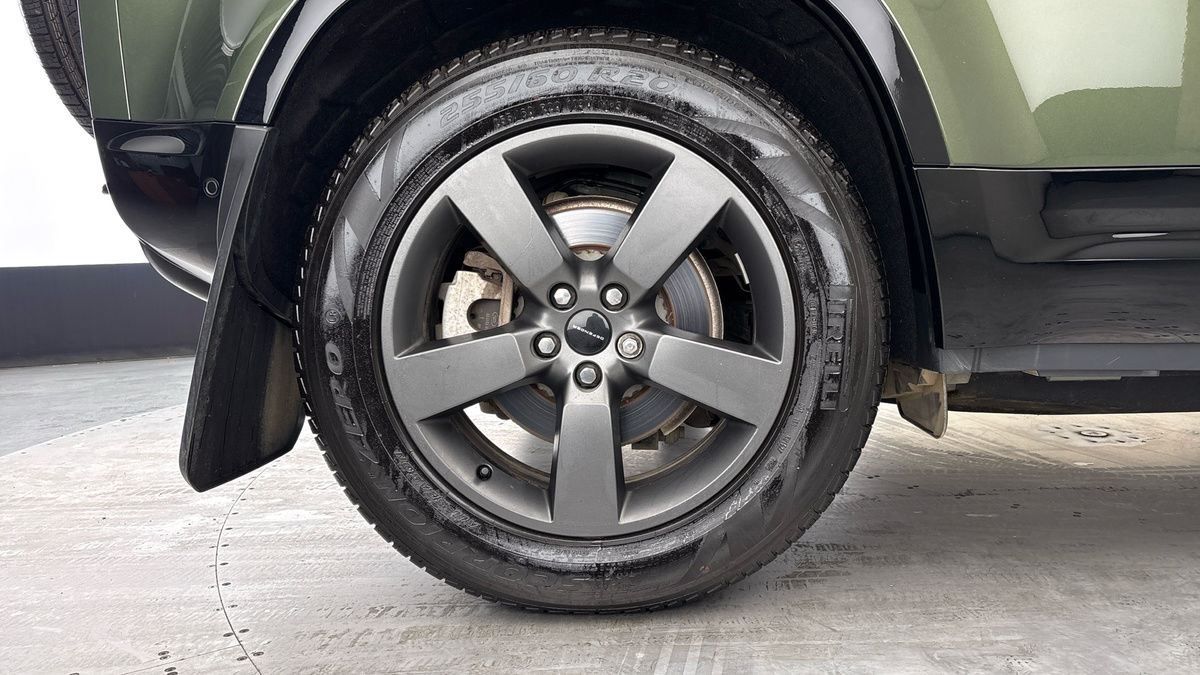 Land Rover Defender 110 Image 10