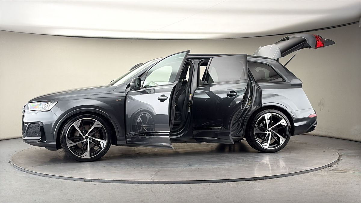 More views of Audi Q7