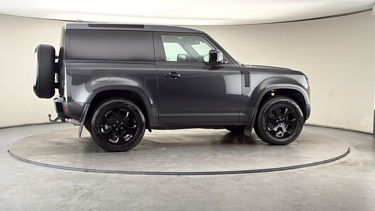 More views of Land Rover Defender 90