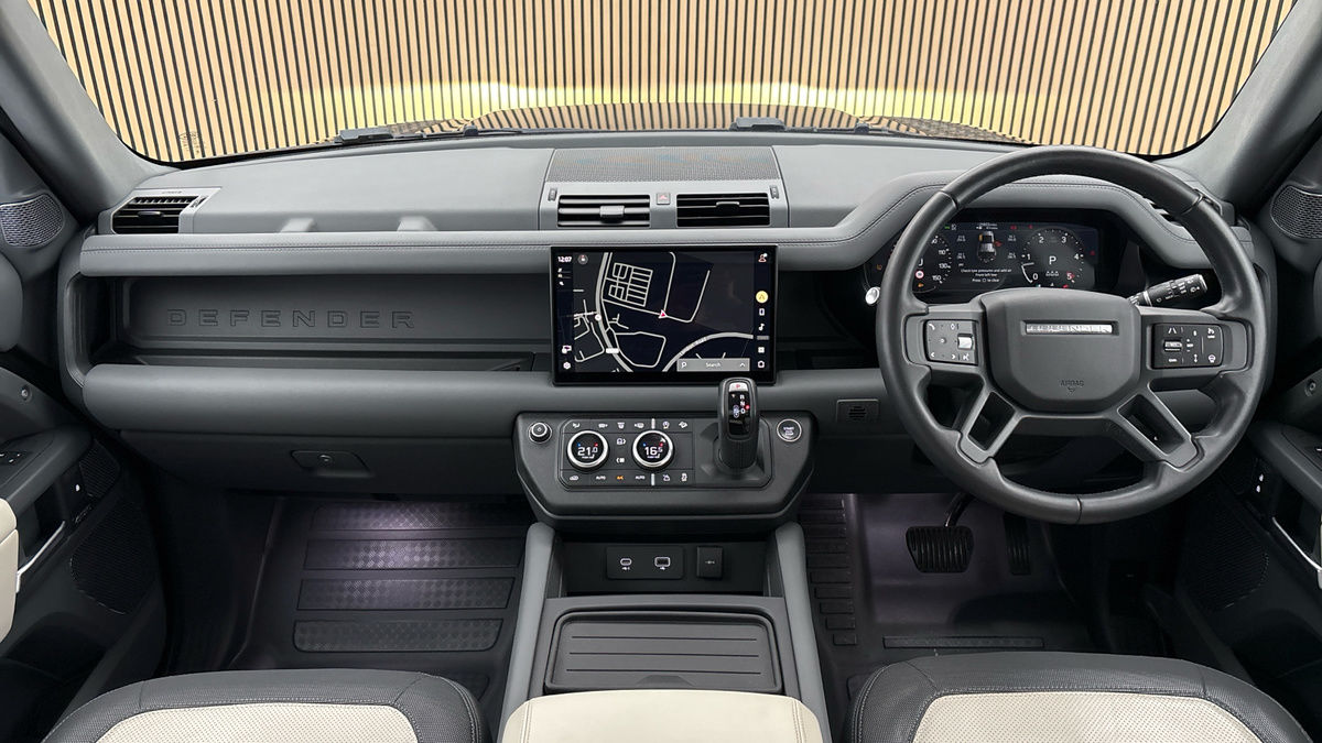 Land Rover Defender 110 Image 12