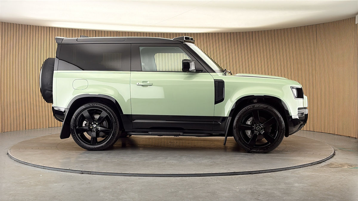 More views of Land Rover Defender 90