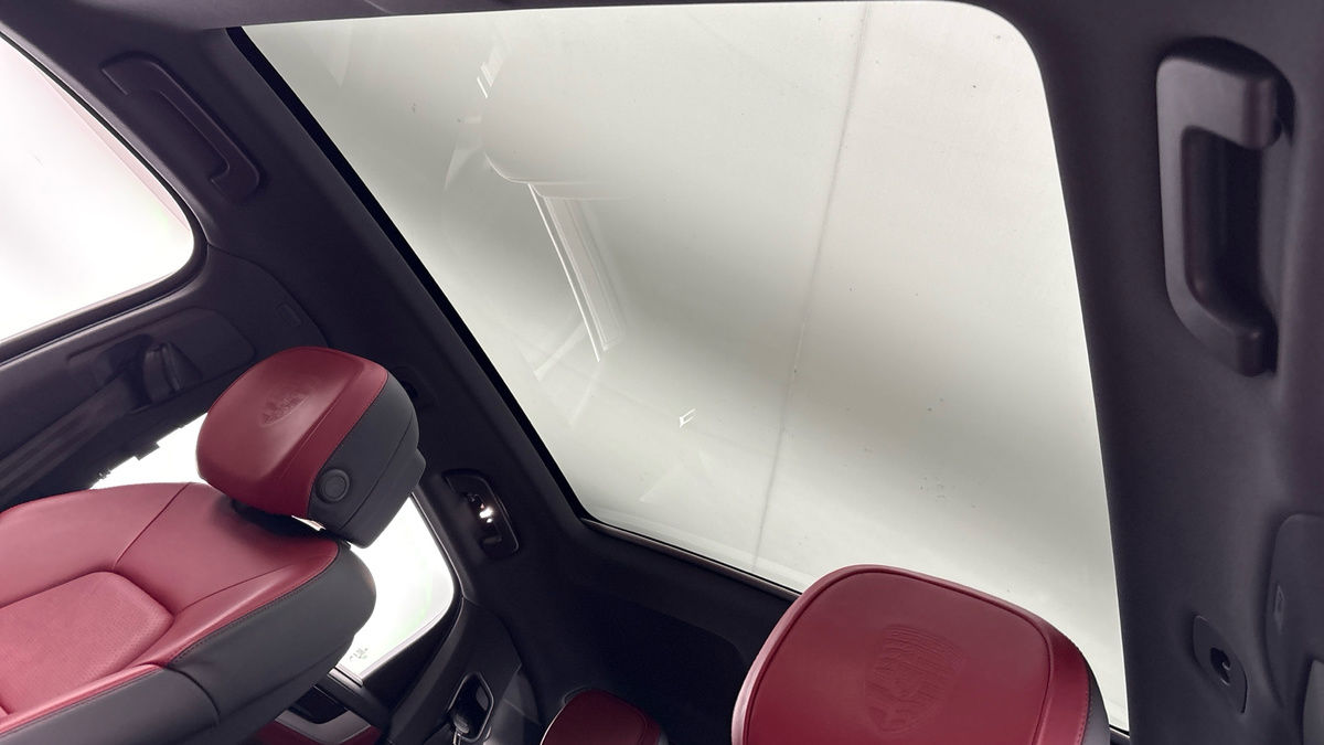 Porsche Cayenne Image 6