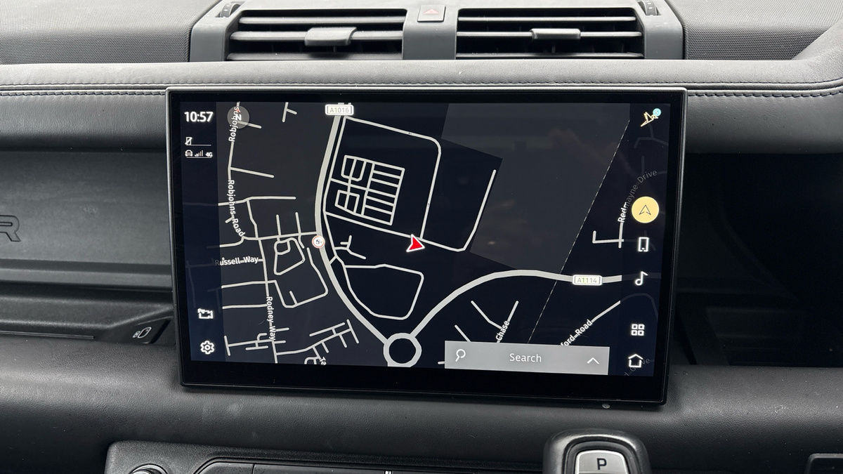 Land Rover Defender 110 Image 17