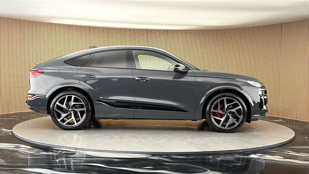Audi Q6 e-tron Image 16