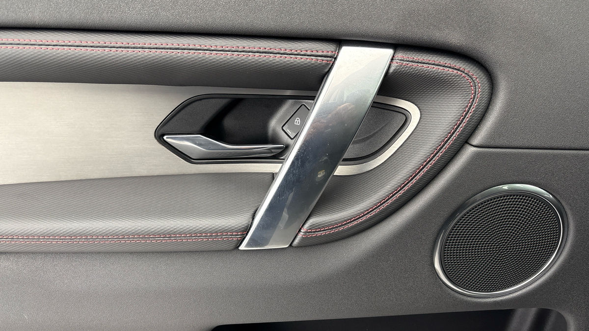Land Rover Discovery Sport Image 19