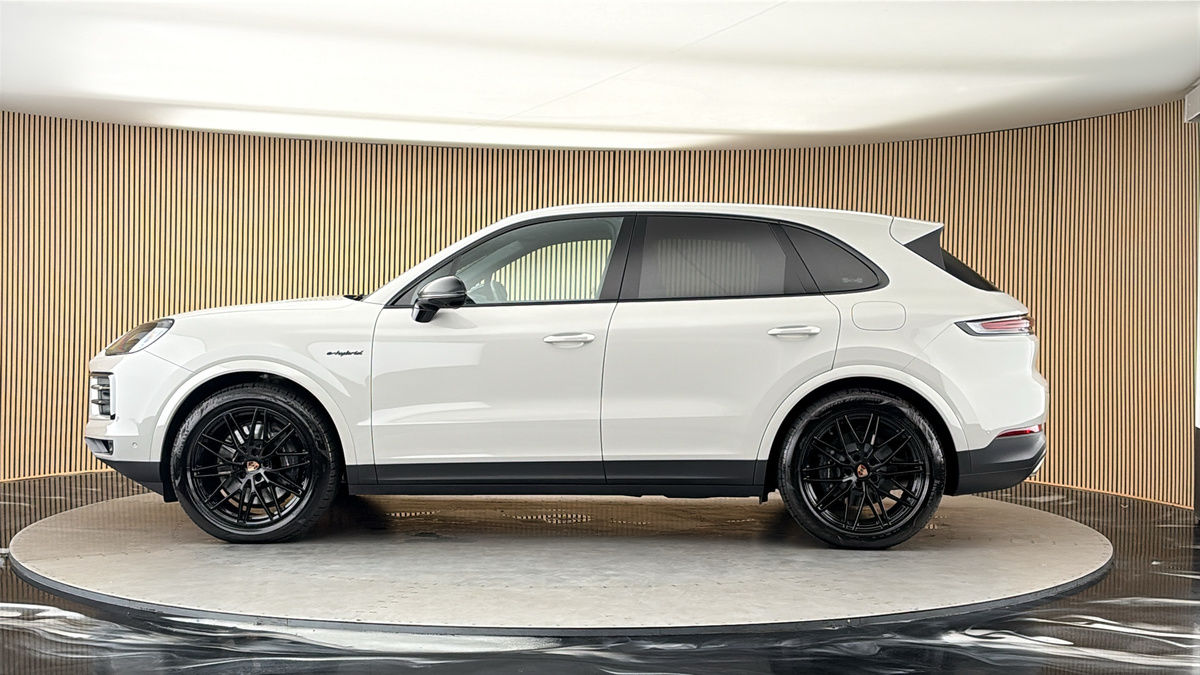 Porsche Cayenne Image 15