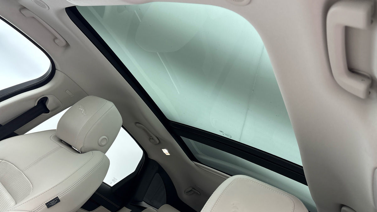 Jaguar F-PACE Image 6