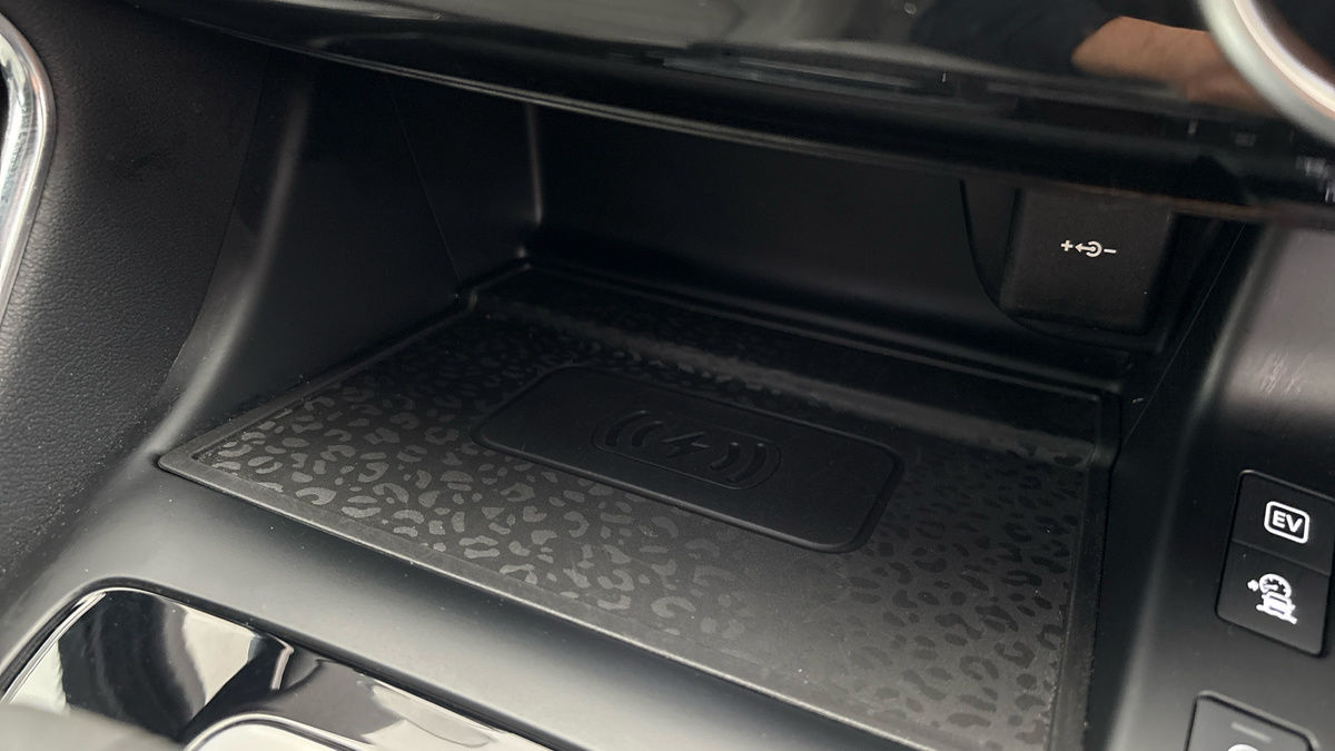 Jaguar E-PACE Image 27
