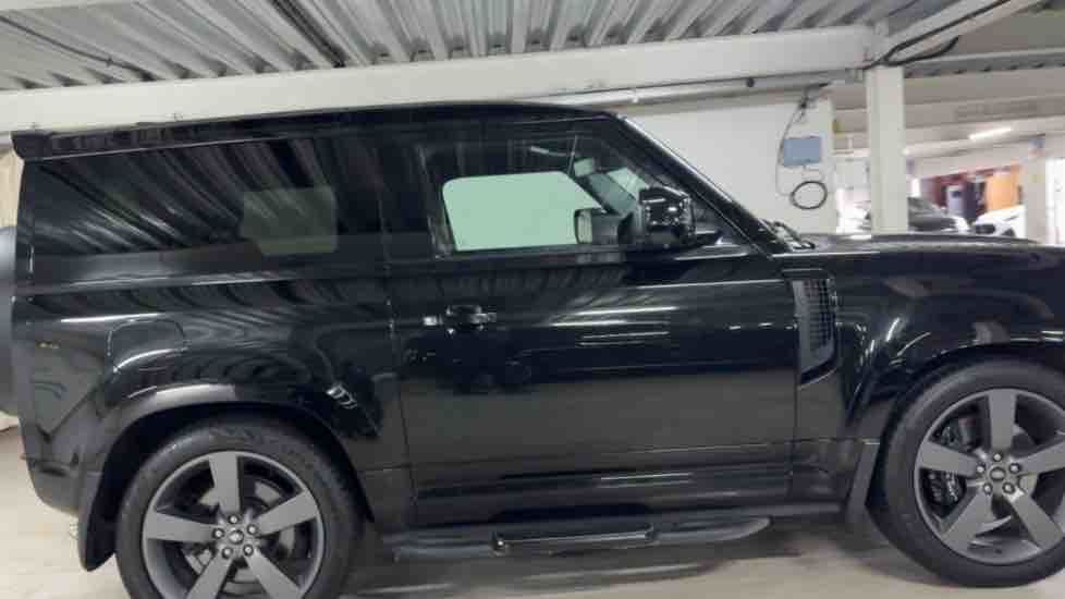 More views of Land Rover Defender 90
