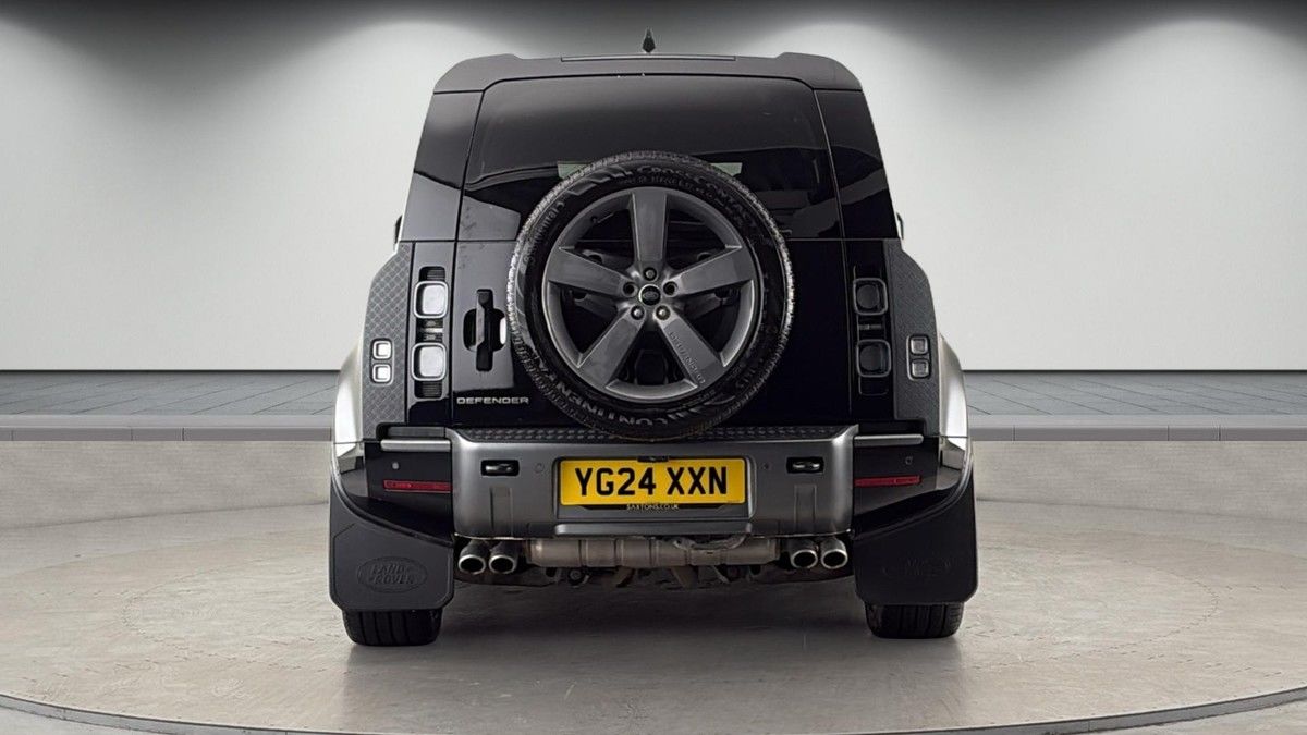 Land Rover Defender 110 Image 4