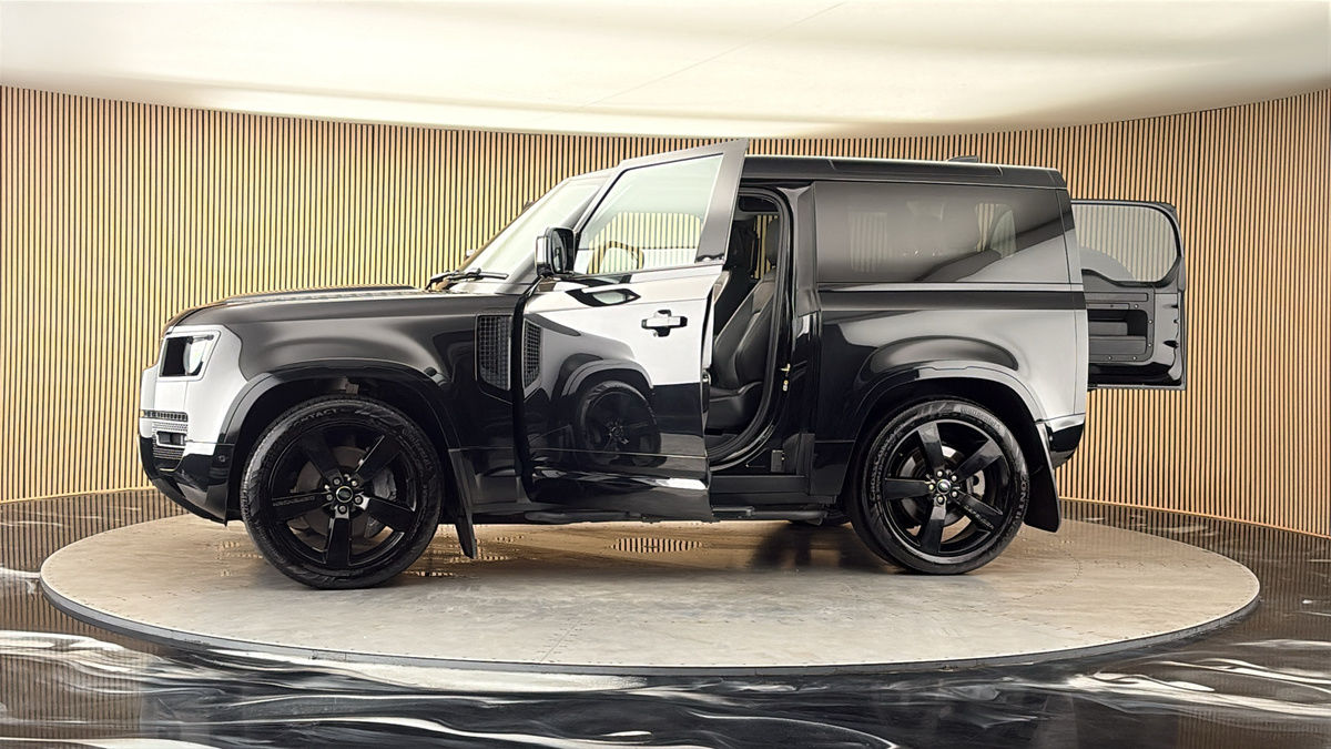 More views of Land Rover Defender 90