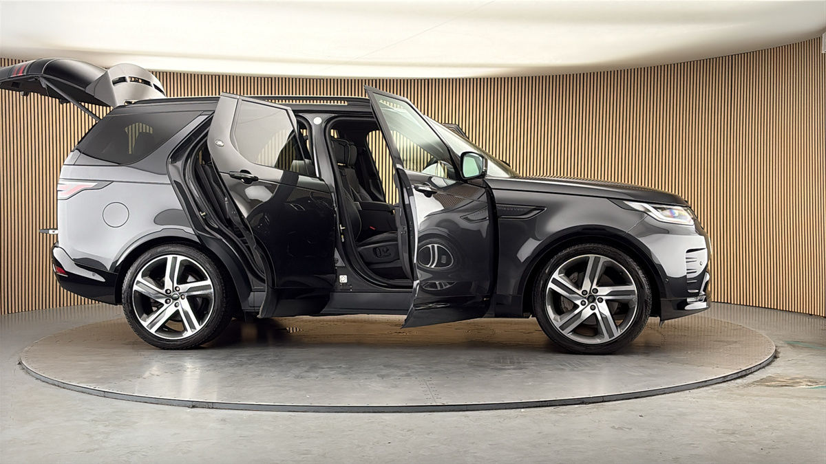 More views of Land Rover Discovery