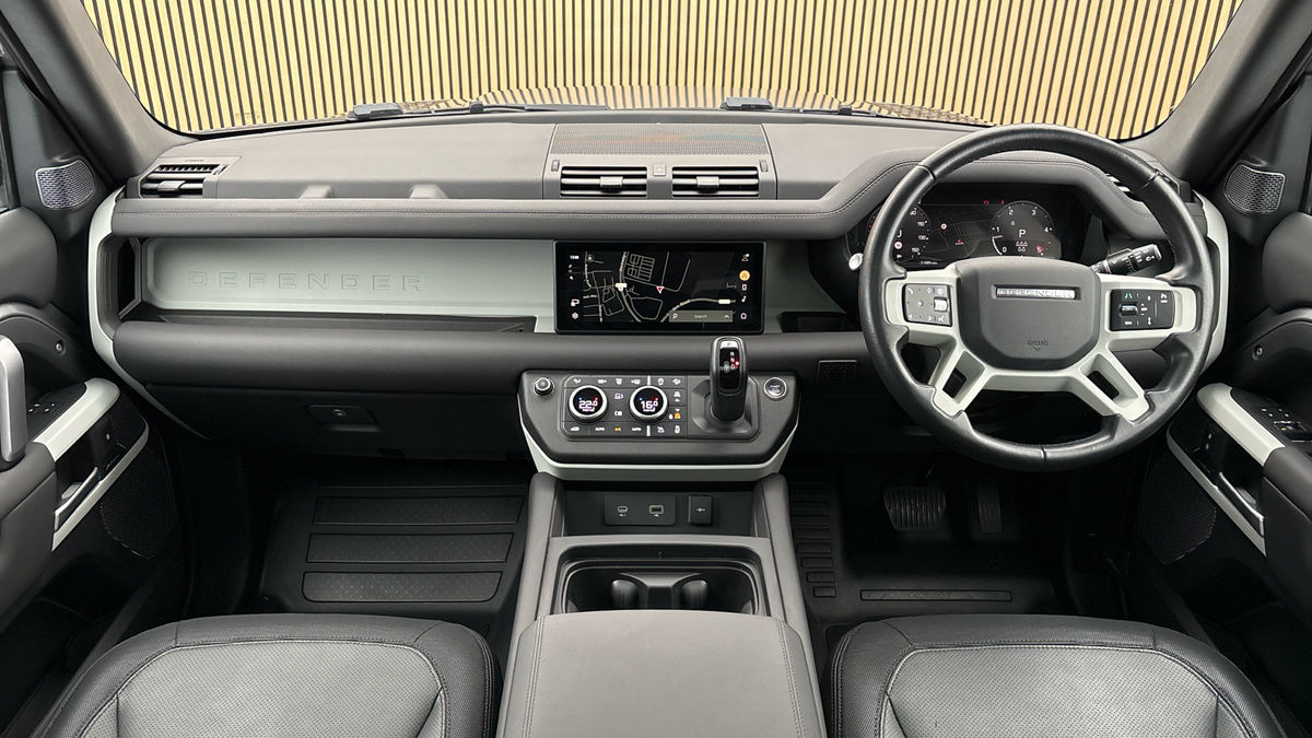 Land Rover Defender 110 Image 12