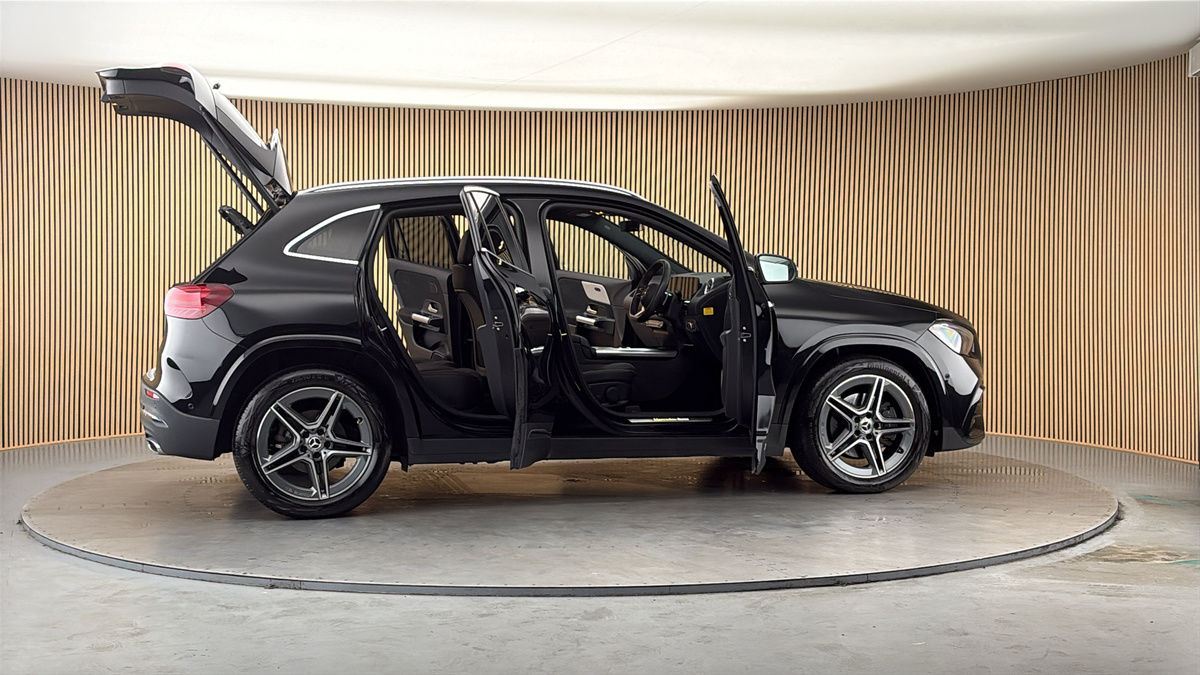 More views of Mercedes-Benz GLA