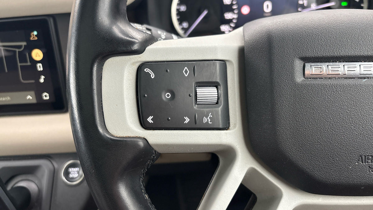 Land Rover Defender 110 Image 13