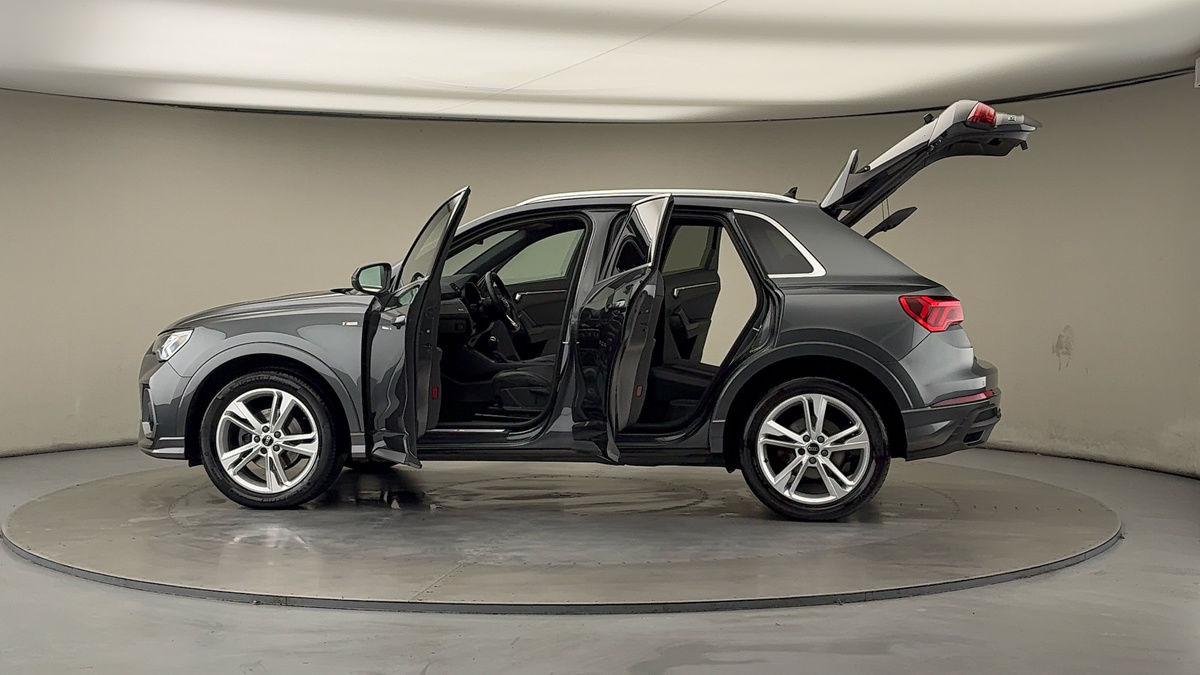 More views of Audi Q3