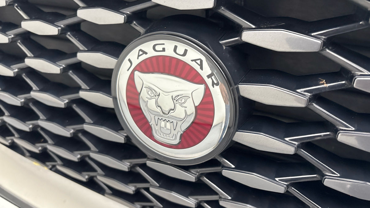 Jaguar E-PACE Image 24