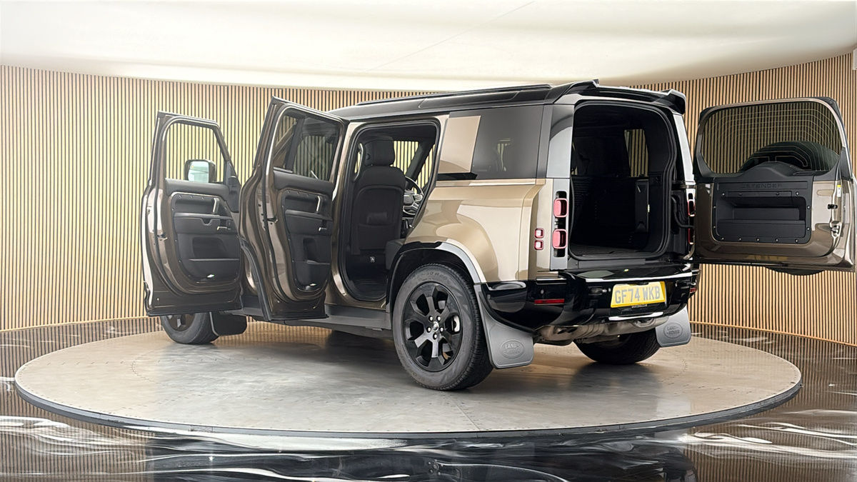 More views of Land Rover Defender 110