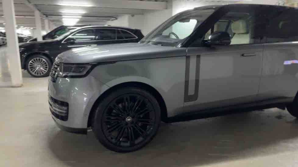 More views of Land Rover Range Rover