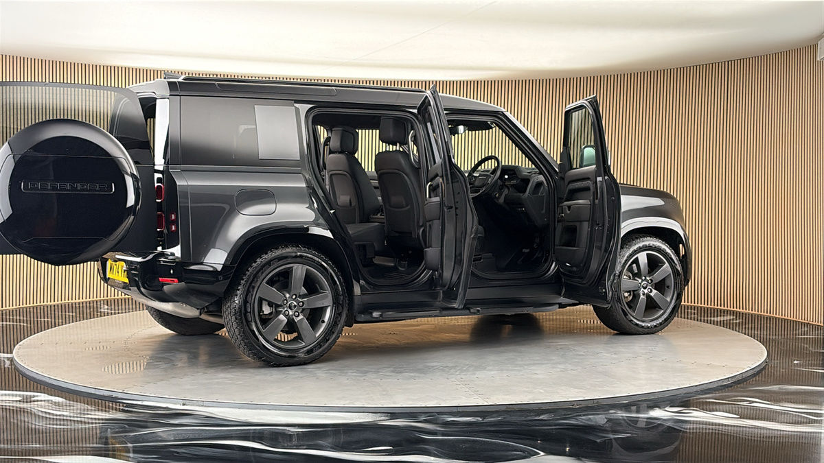 More views of Land Rover Defender 110