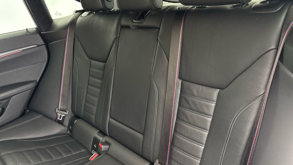 BMW i4 Image 9
