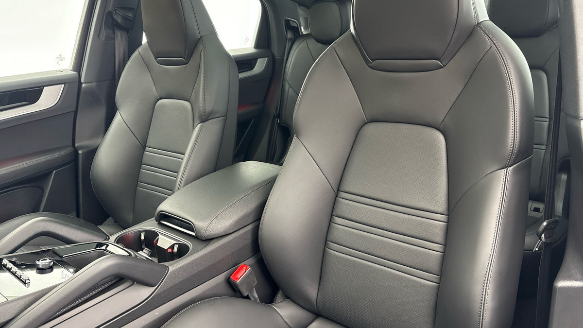 Porsche Cayenne Image 7