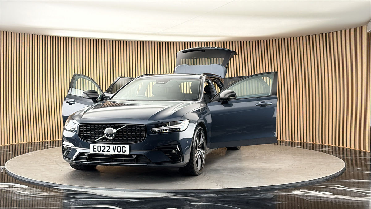 More views of Volvo V90