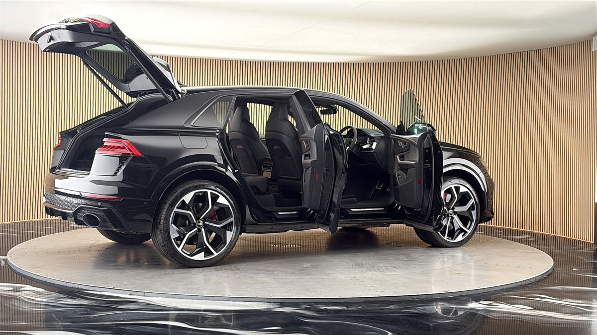 More views of Audi RSQ8