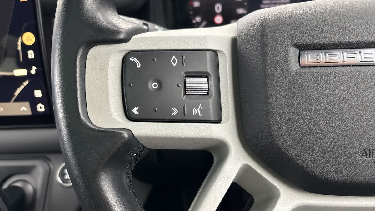 Land Rover Defender 130 Image 13