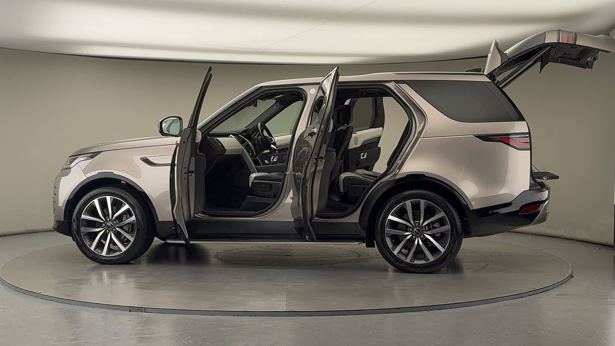 More views of Land Rover Discovery